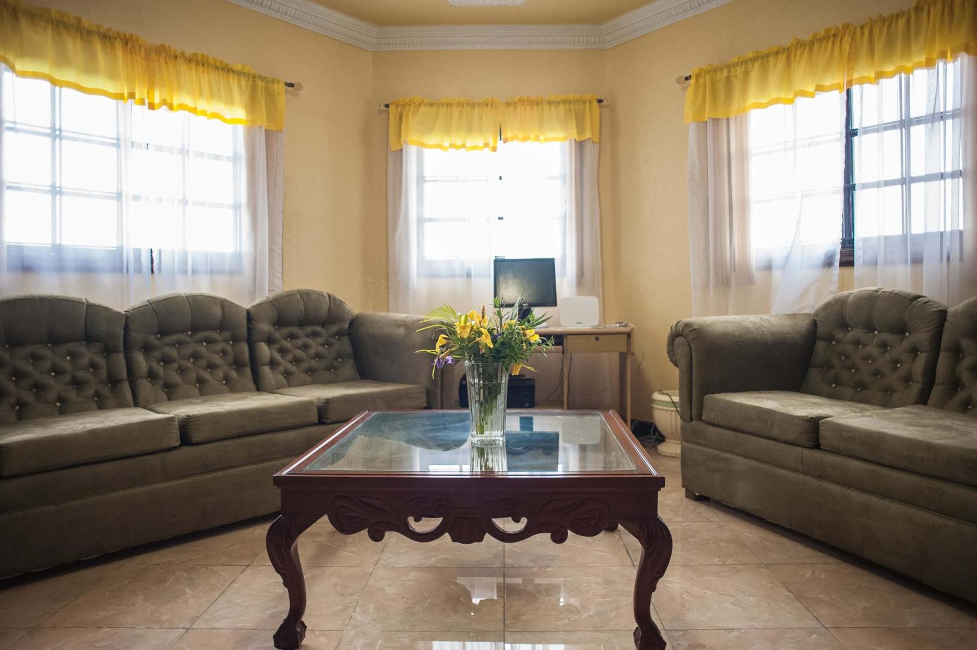 Clarridge View Guesthouse Бухта Монтего Экстерьер фото